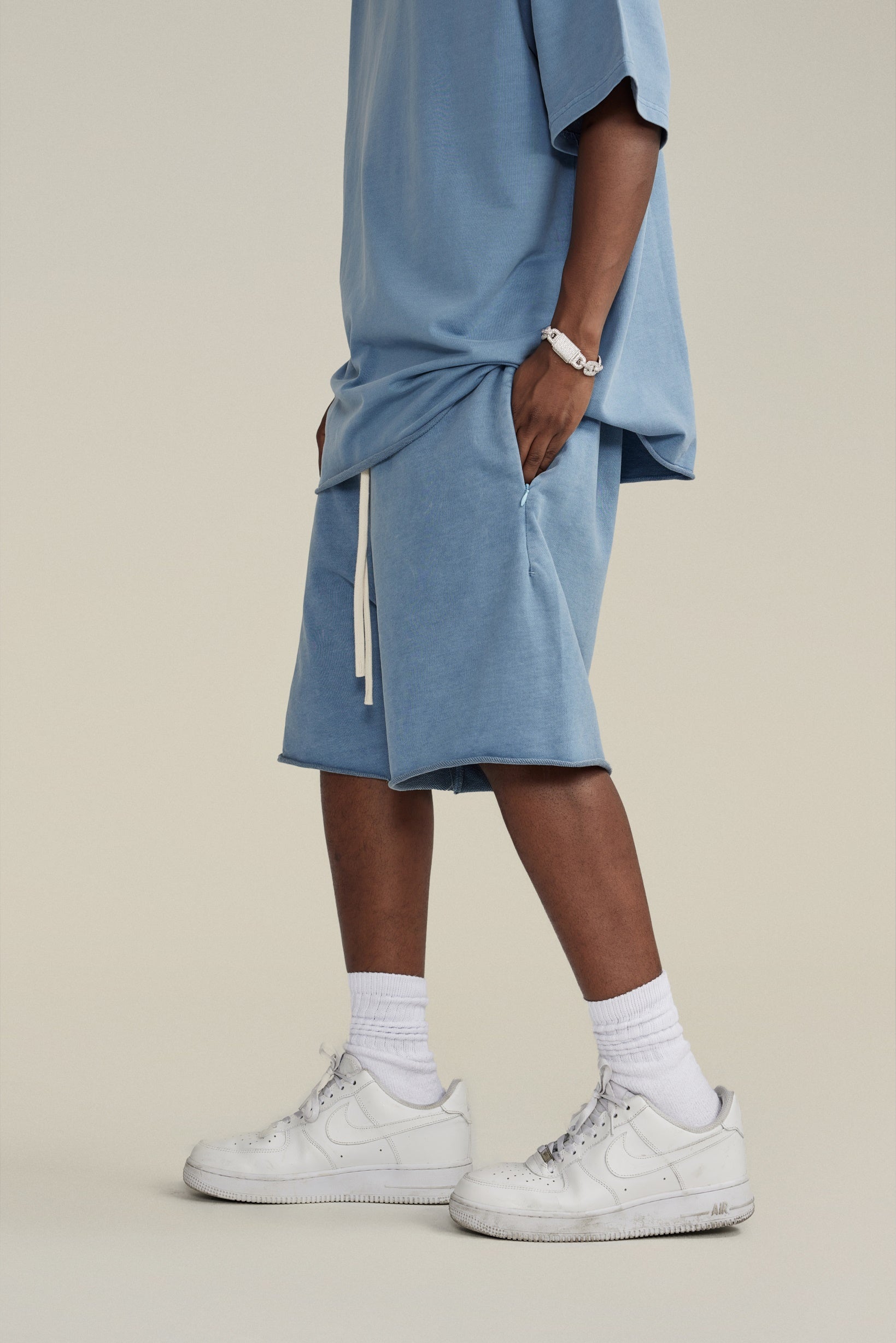 410GSM Unisex Distressed Vintage-Wash Raw-Hem Shorts Light Blue