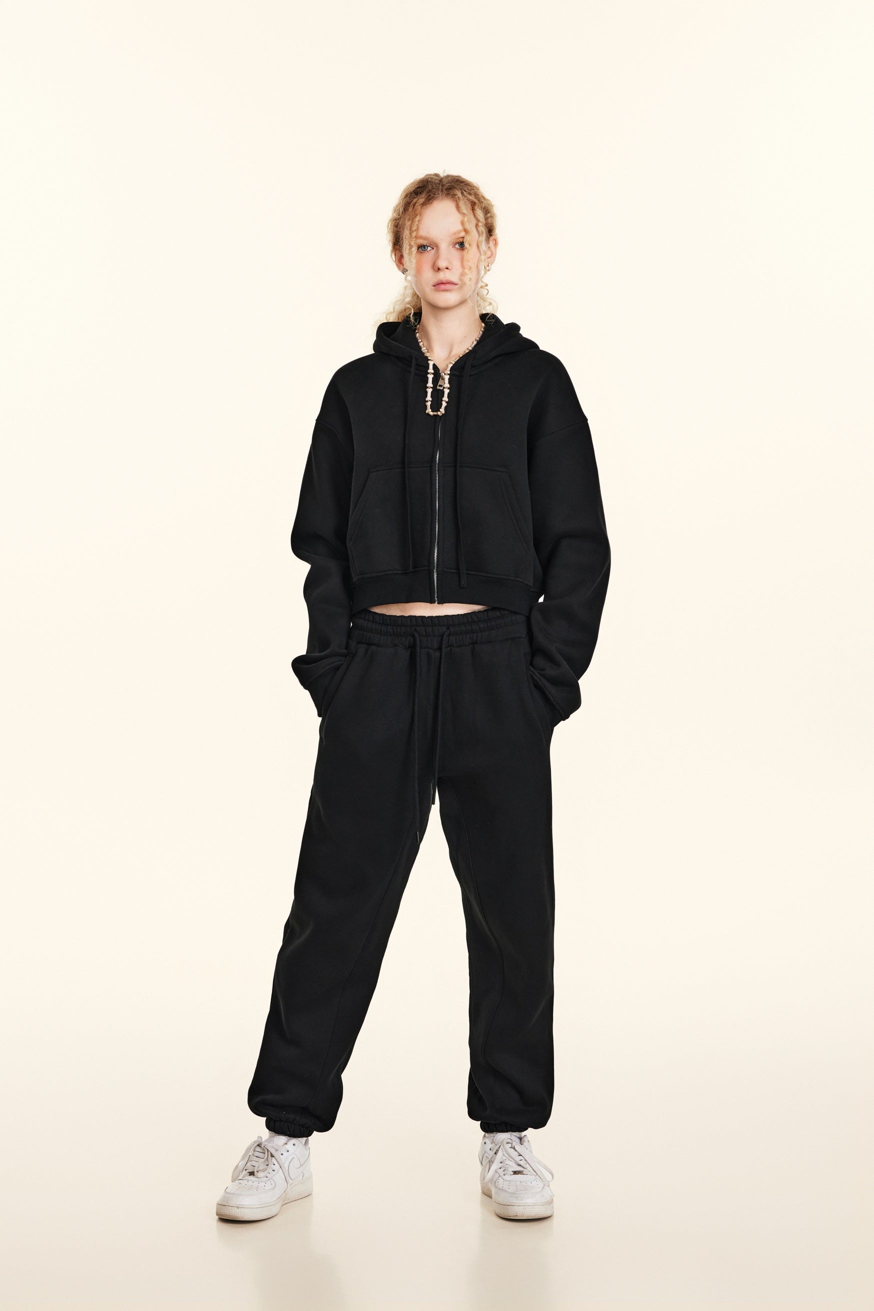 345GSM Women’s Cropped Fleece-Lined Zip-Up Hoodie Black