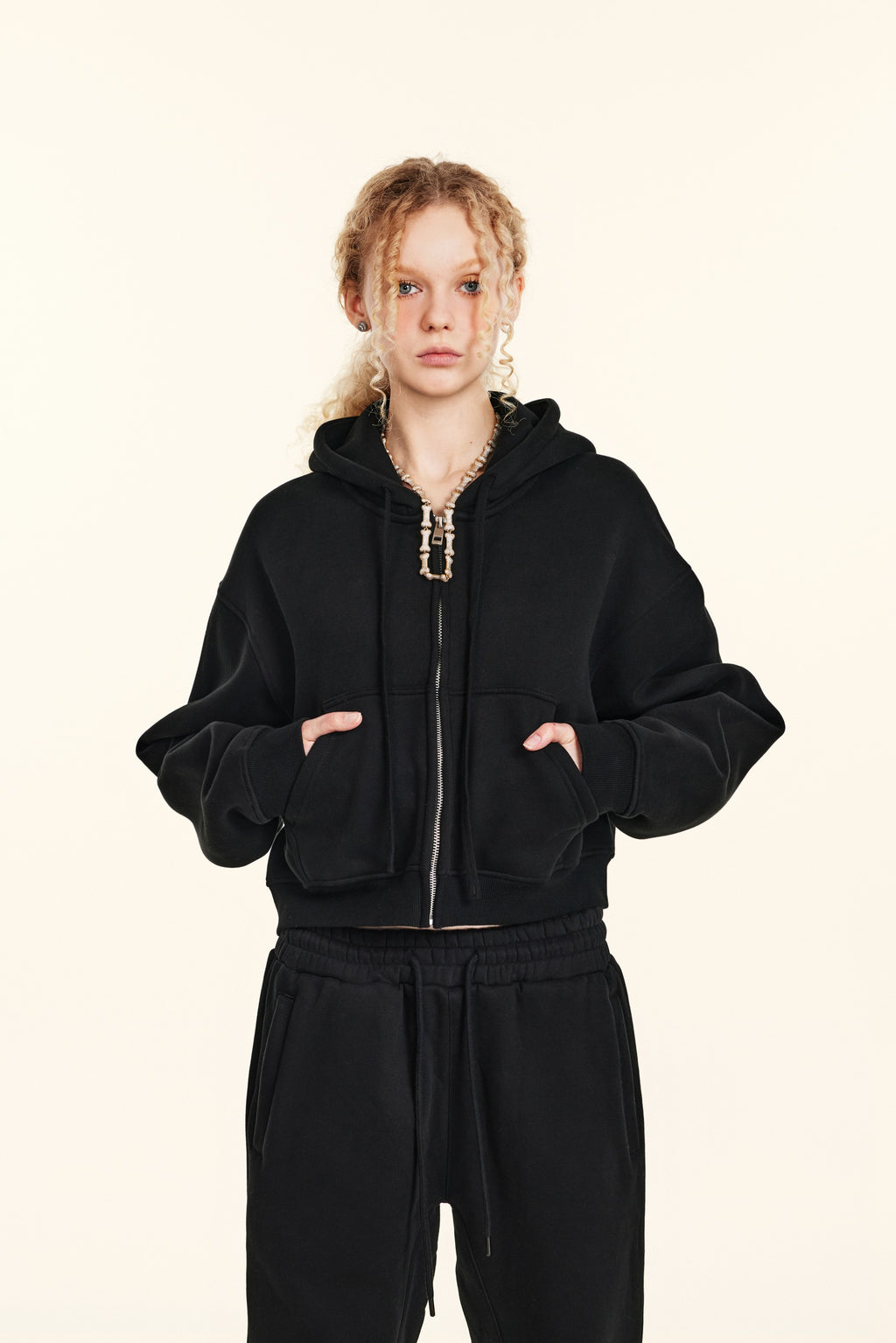 345GSM Women’s Cropped Fleece-Lined Zip-Up Hoodie Black