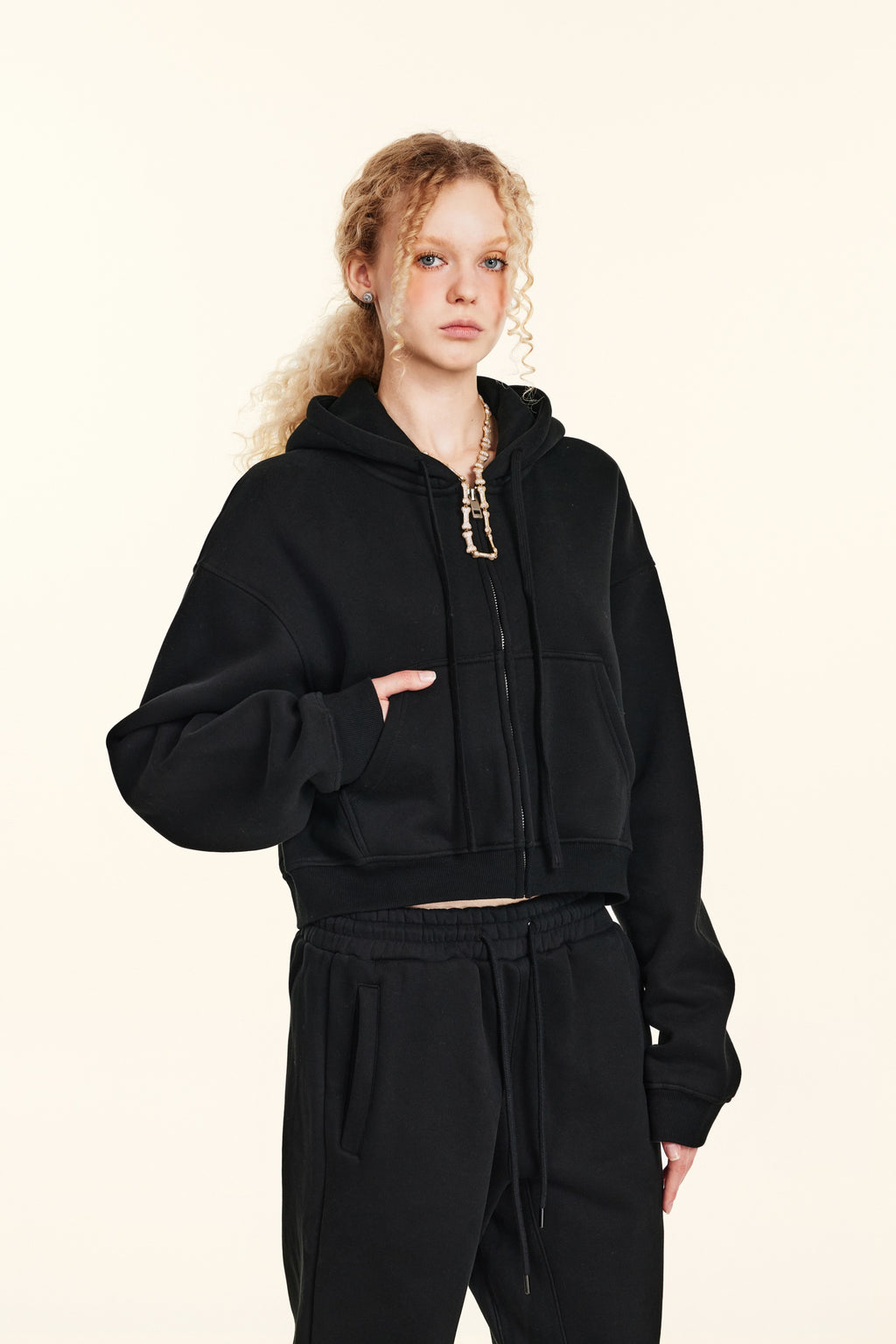 345GSM Women’s Cropped Fleece-Lined Zip-Up Hoodie Black