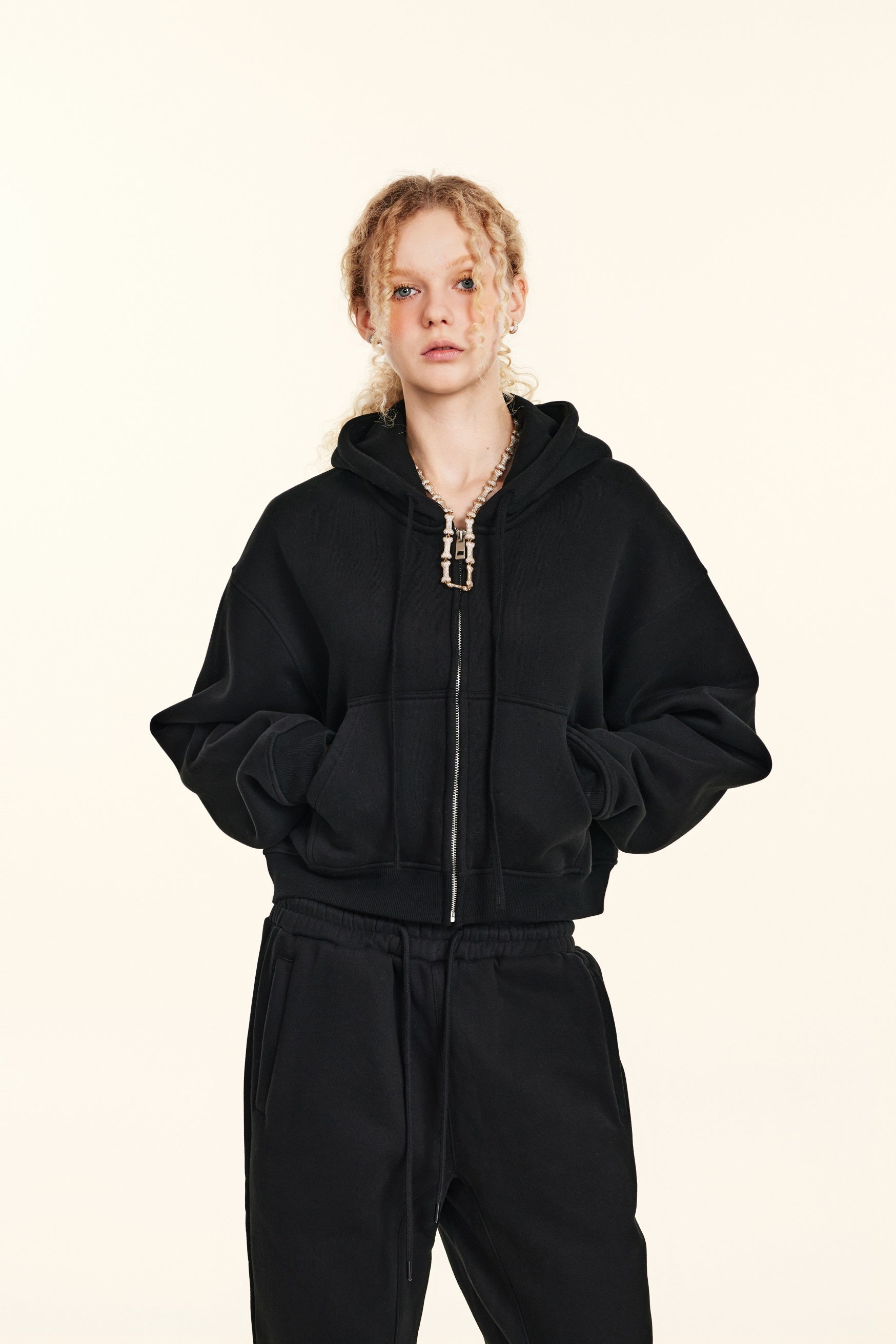 345GSM Women’s Cropped Fleece-Lined Zip-Up Hoodie Black