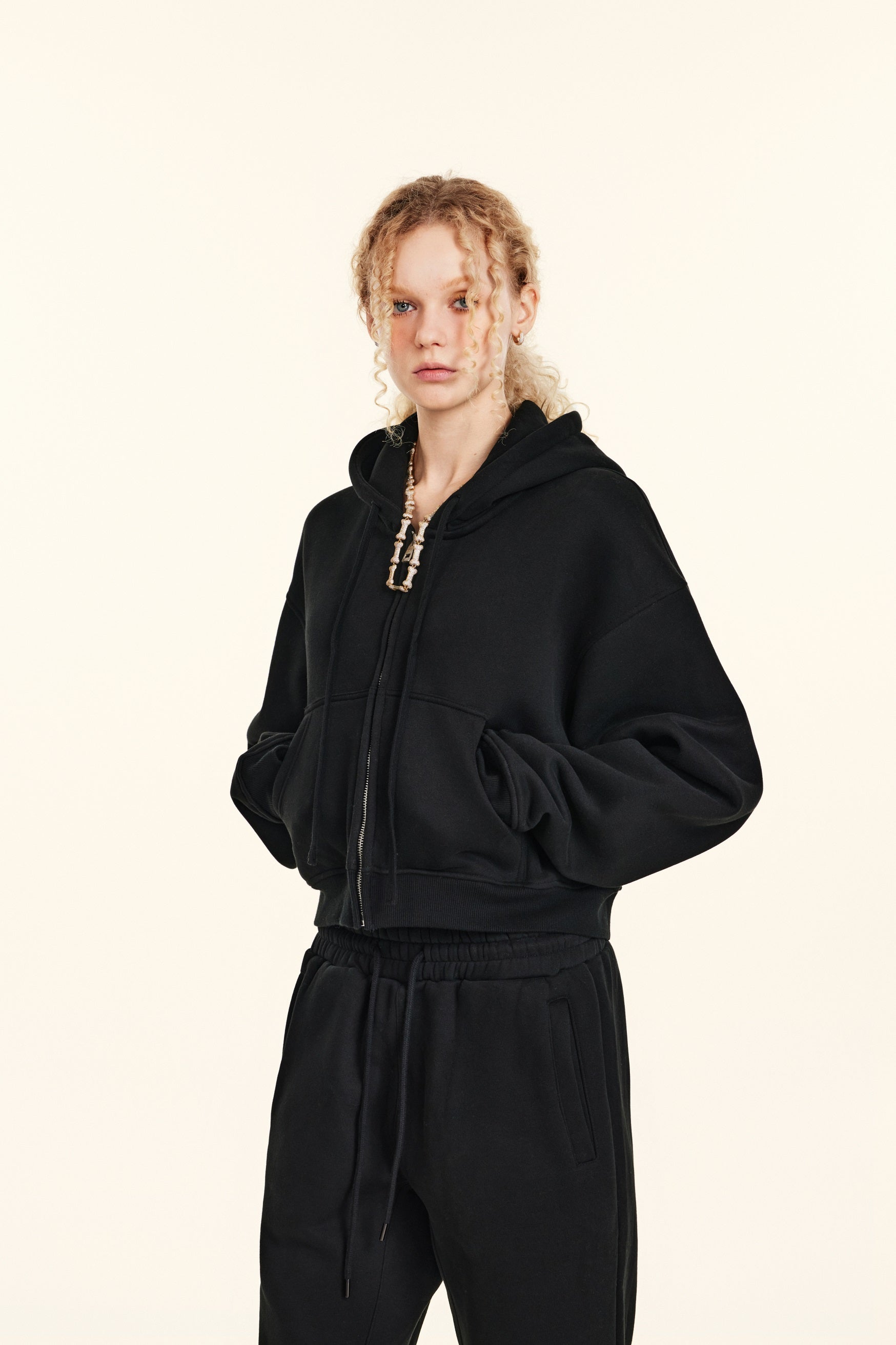 345GSM Women’s Cropped Fleece-Lined Zip-Up Hoodie Black