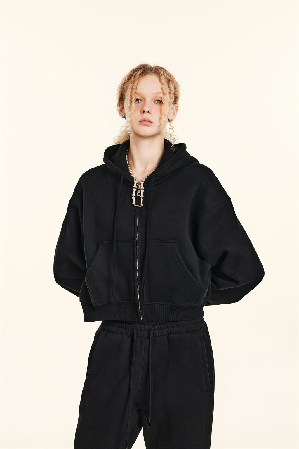 345GSM Women’s Cropped Fleece-Lined Zip-Up Hoodie Black