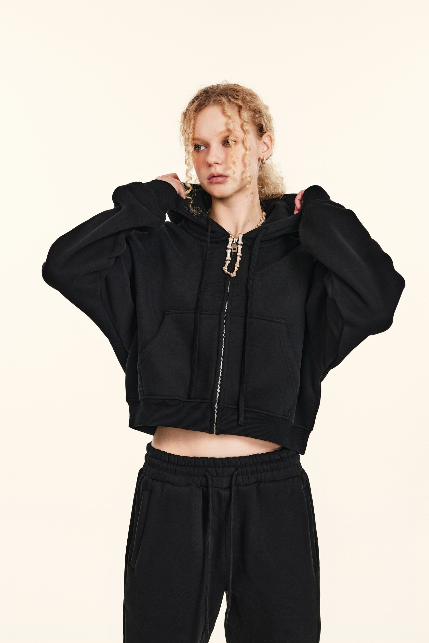 345GSM Women’s Cropped Fleece-Lined Zip-Up Hoodie Black