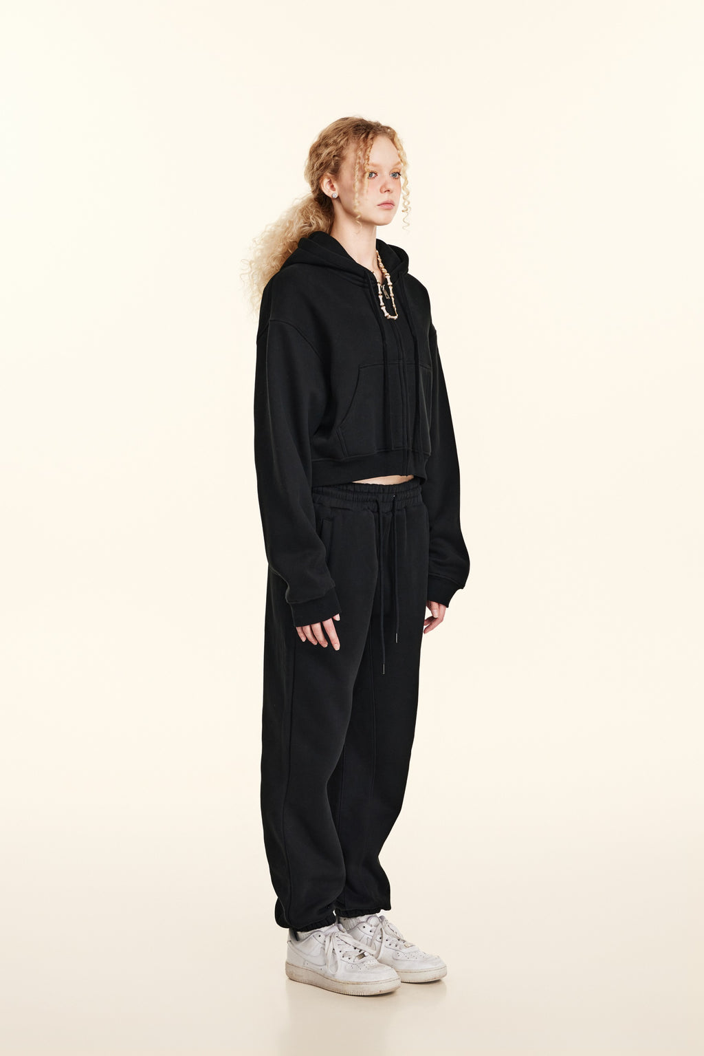 345GSM Women’s Cropped Fleece-Lined Zip-Up Hoodie Black