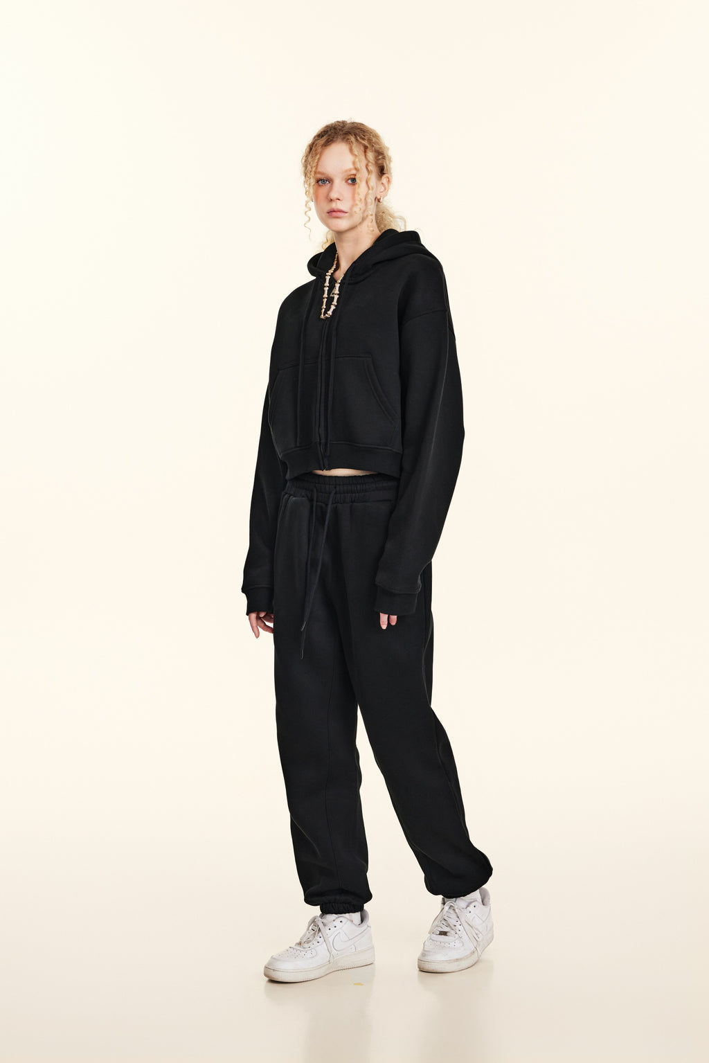 345GSM Women’s Cropped Fleece-Lined Zip-Up Hoodie Black