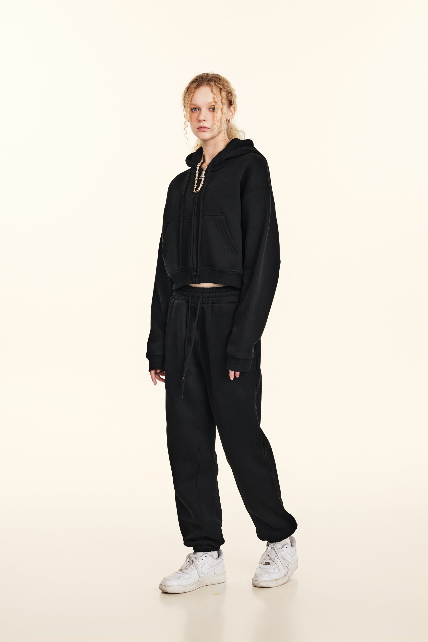 345GSM Women’s Cropped Fleece-Lined Zip-Up Hoodie Black