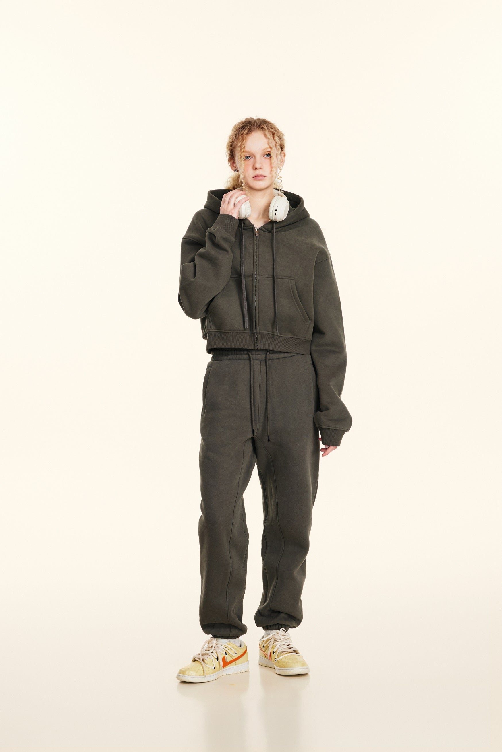 345GSM Women’s Cropped Fleece-Lined Zip-Up Hoodie Taupe