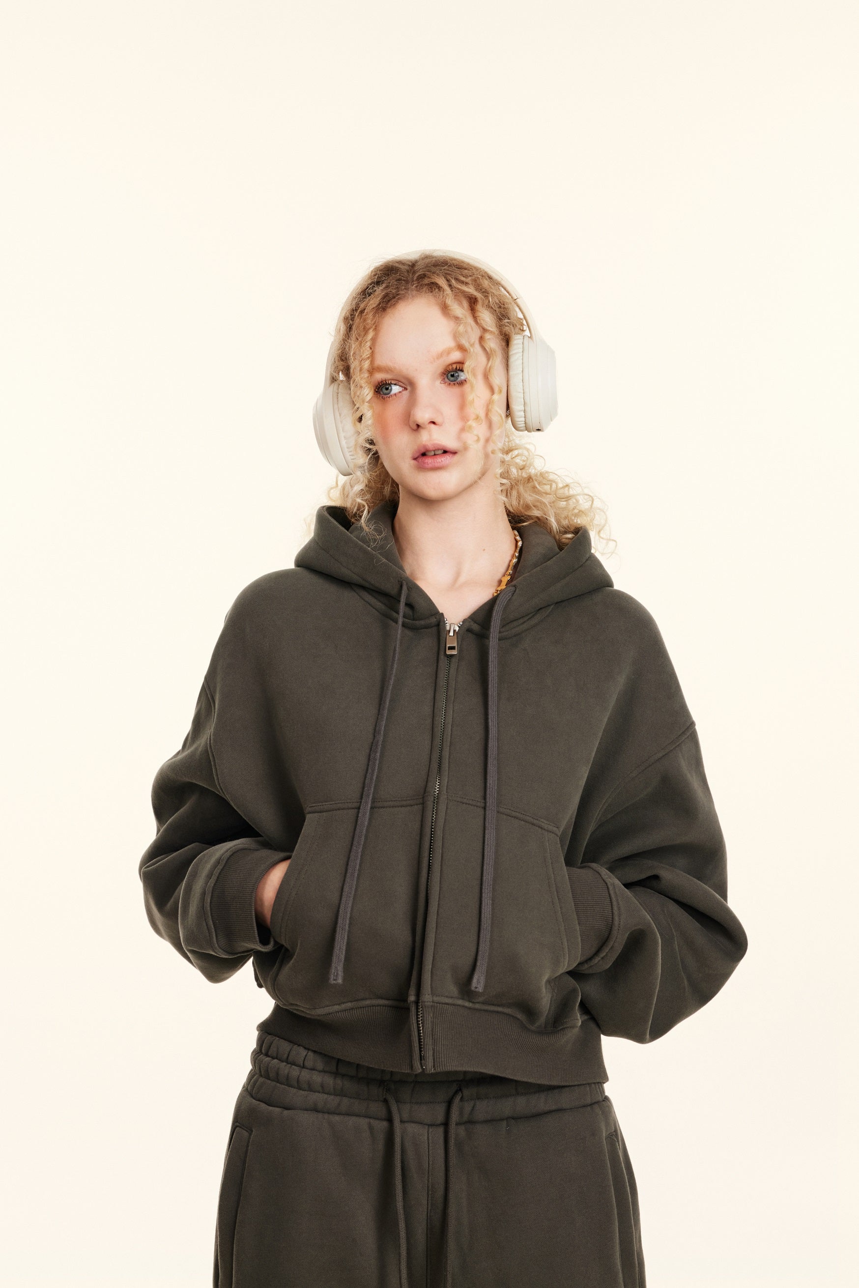 345GSM Women’s Cropped Fleece-Lined Zip-Up Hoodie Taupe