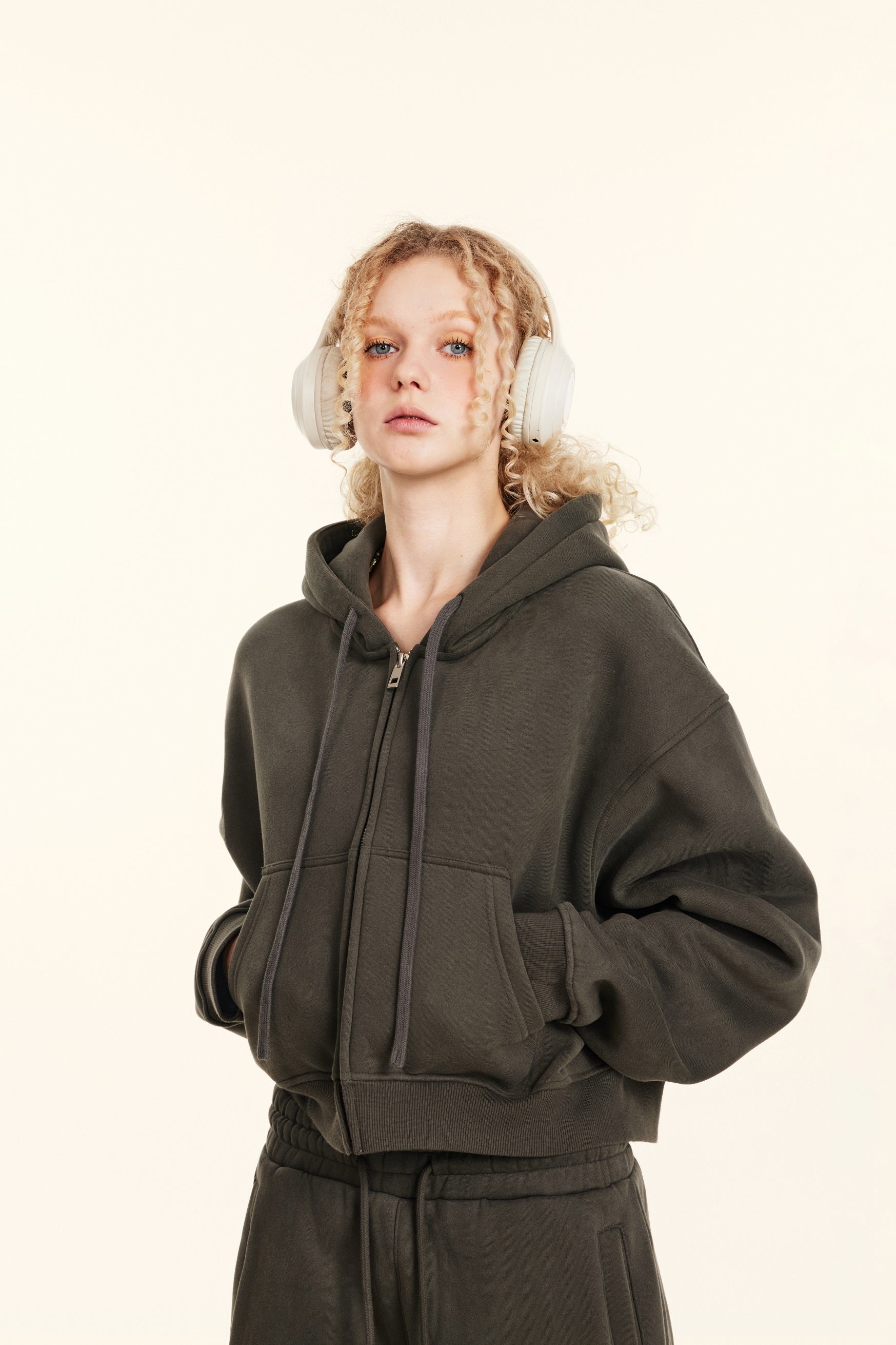 345GSM Women’s Cropped Fleece-Lined Zip-Up Hoodie Taupe