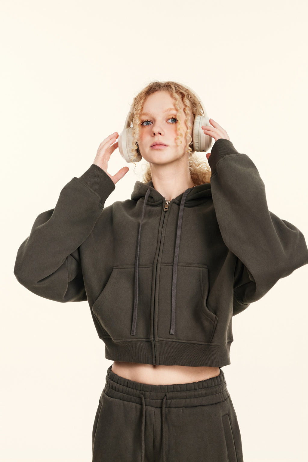 345GSM Women’s Cropped Fleece-Lined Zip-Up Hoodie Taupe