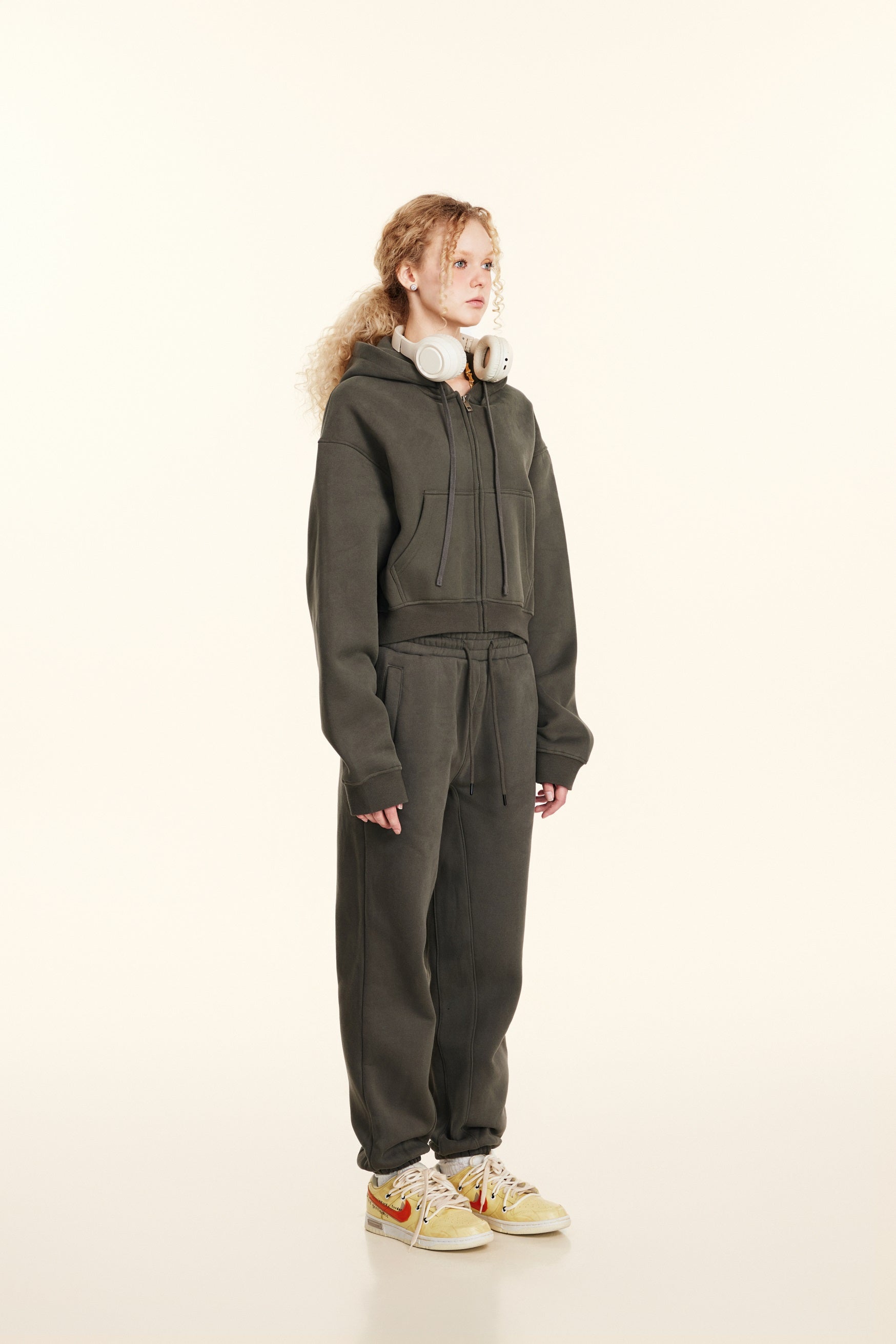 345GSM Women’s Cropped Fleece-Lined Zip-Up Hoodie Taupe