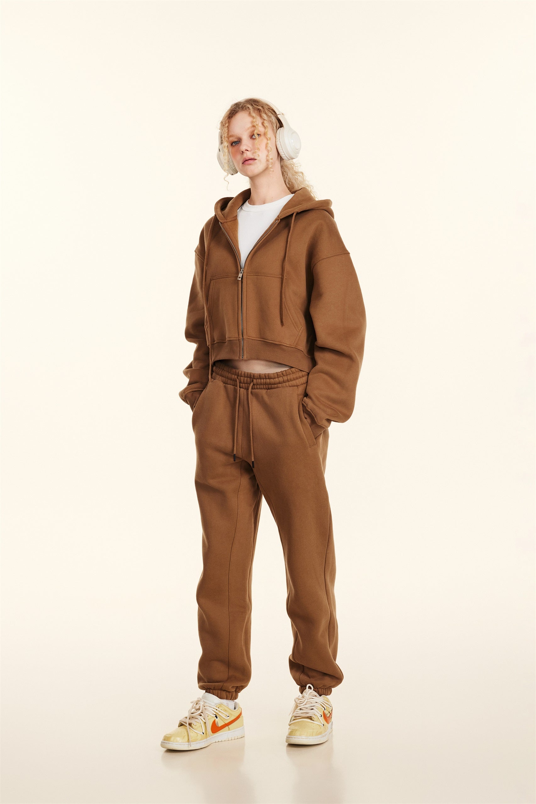 345GSM Women’s Cropped Fleece-Lined Zip-Up Hoodie Brown