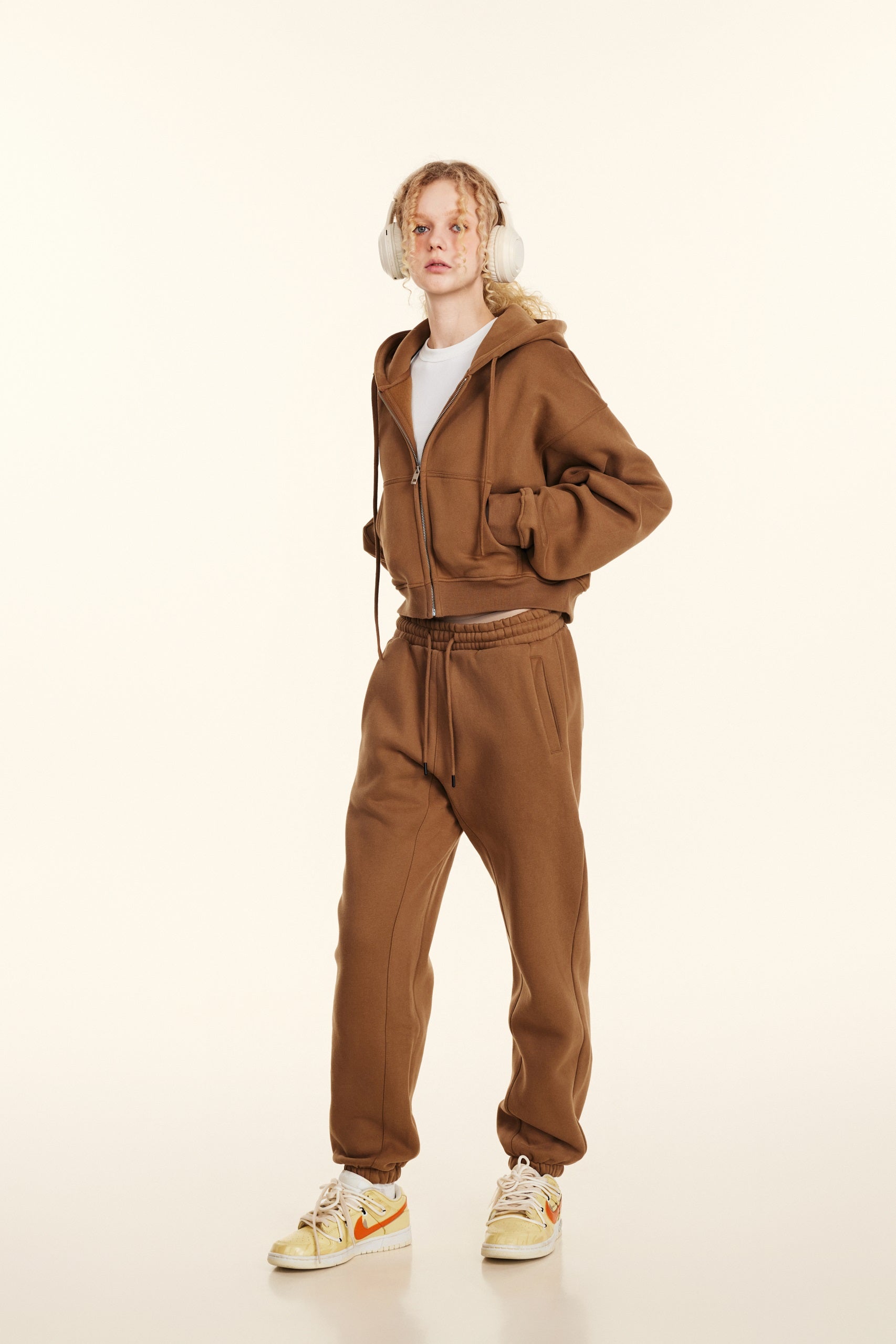 345GSM Women’s Cropped Fleece-Lined Zip-Up Hoodie Brown