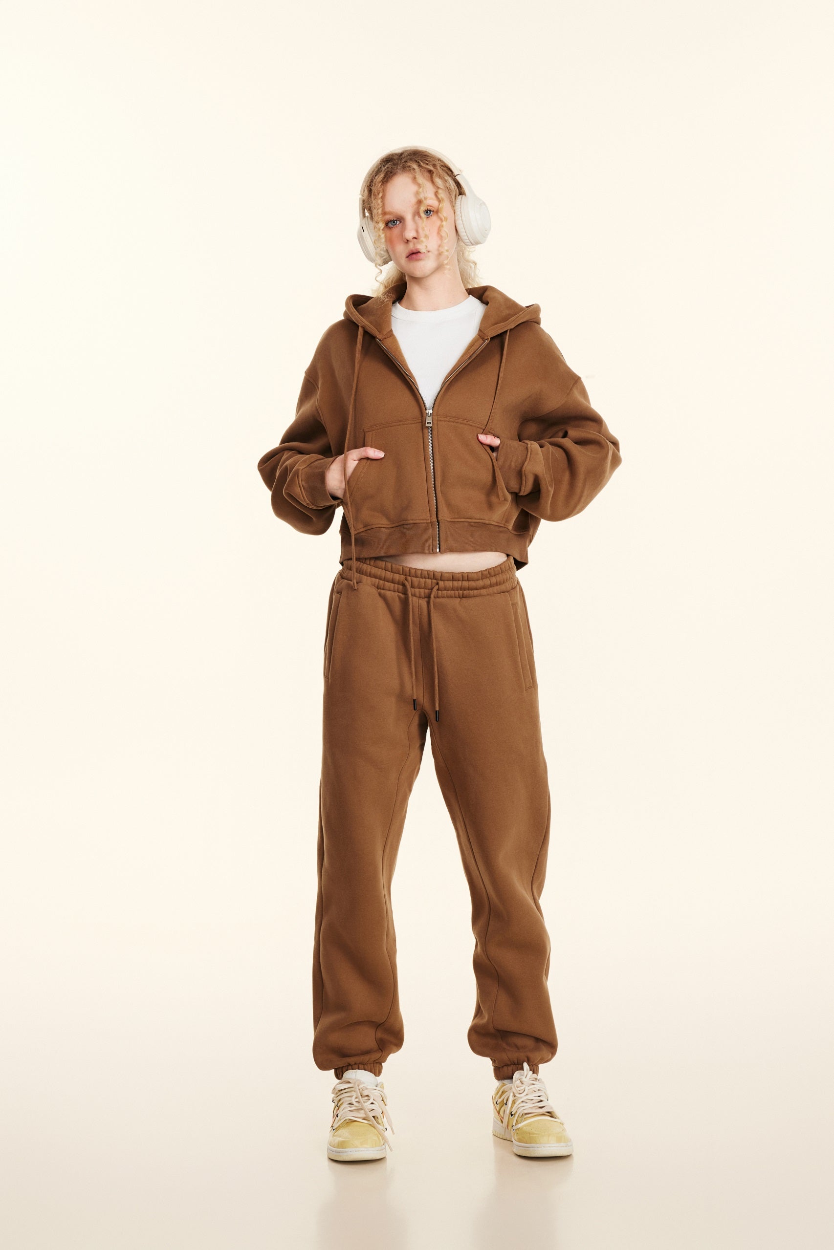 345GSM Women’s Cropped Fleece-Lined Zip-Up Hoodie Brown
