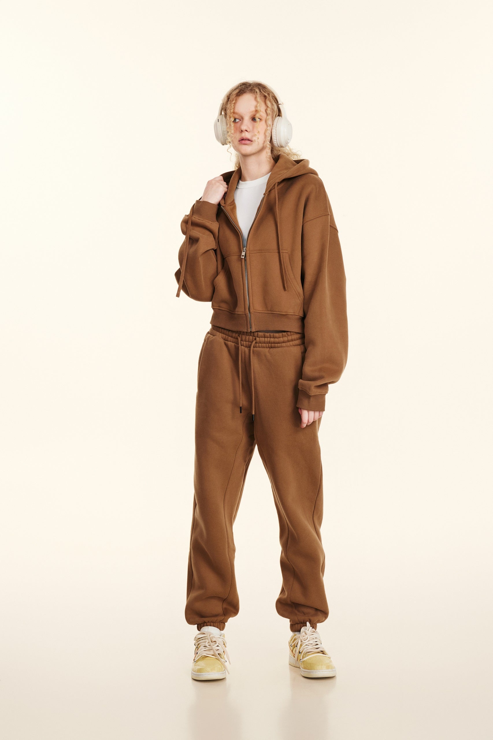 345GSM Women’s Cropped Fleece-Lined Zip-Up Hoodie Brown