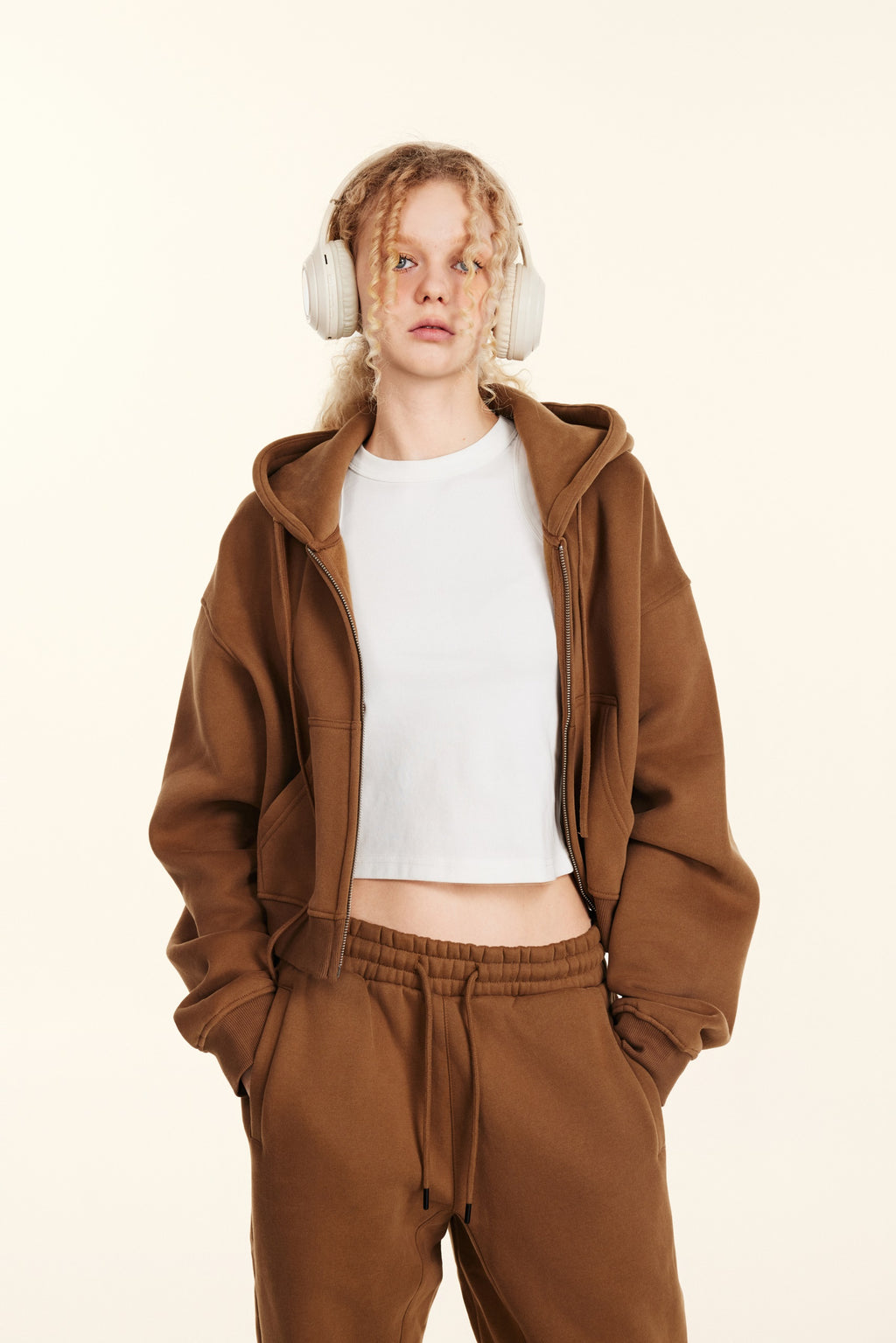 345GSM Women’s Cropped Fleece-Lined Zip-Up Hoodie Brown
