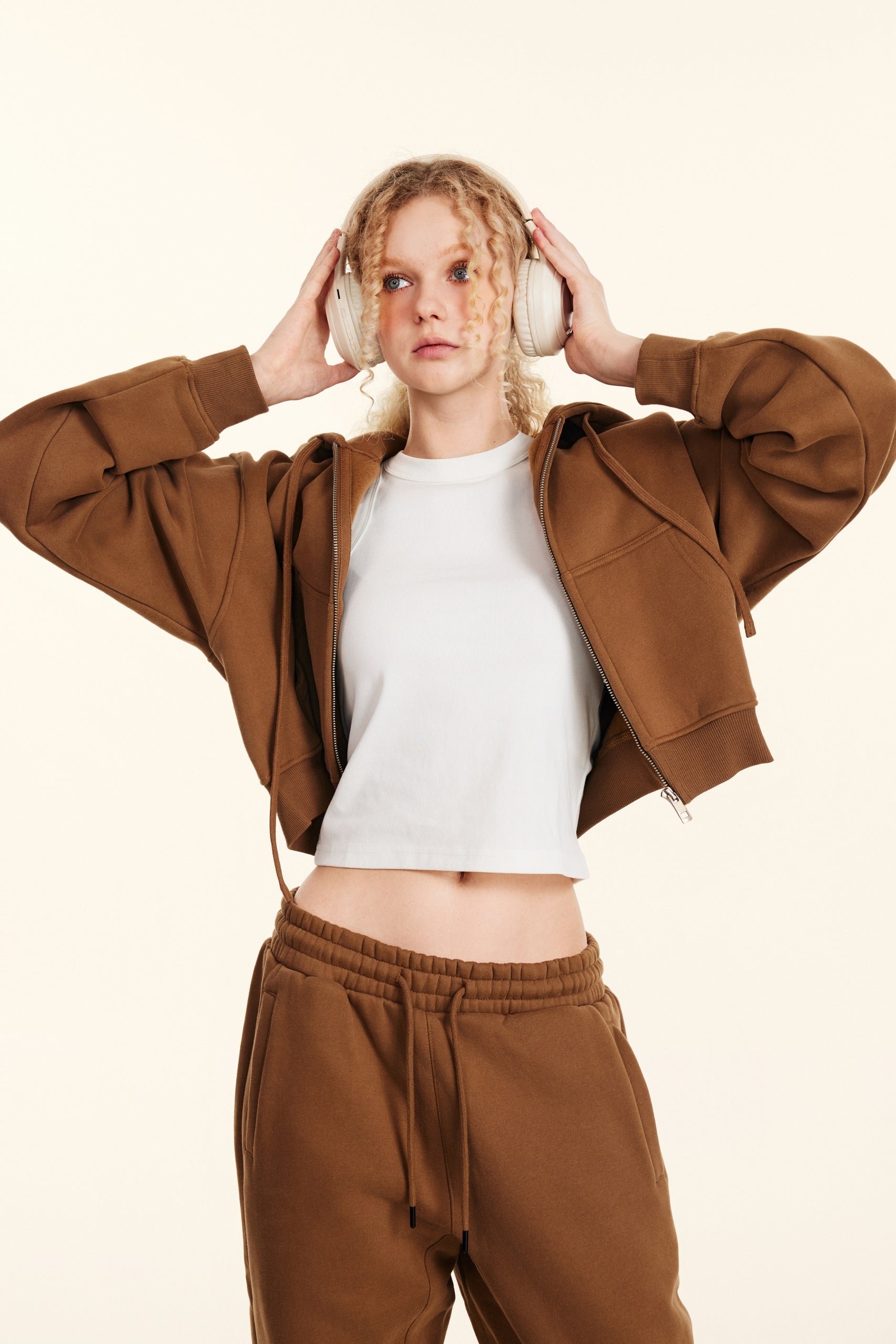 345GSM Women’s Cropped Fleece-Lined Zip-Up Hoodie Brown