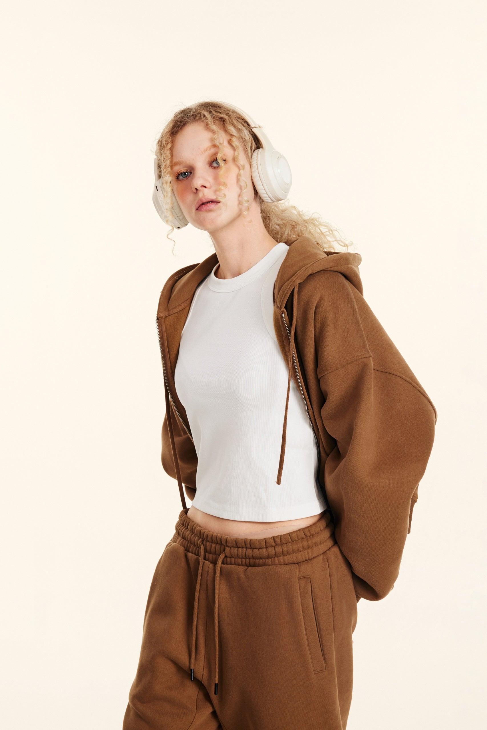 345GSM Women’s Cropped Fleece-Lined Zip-Up Hoodie Brown