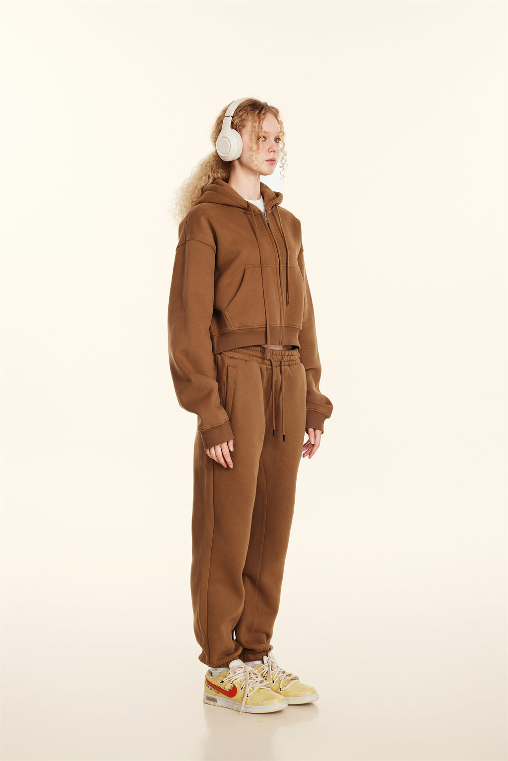 345GSM Women’s Cropped Fleece-Lined Zip-Up Hoodie Brown