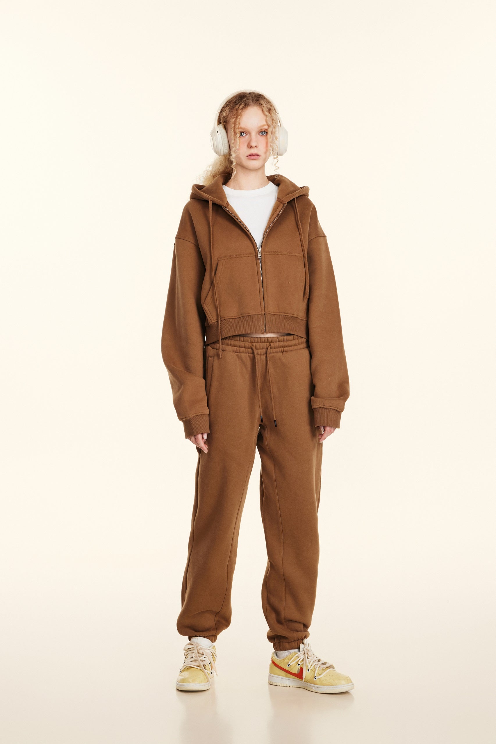 345GSM Women’s Cropped Fleece-Lined Zip-Up Hoodie Brown