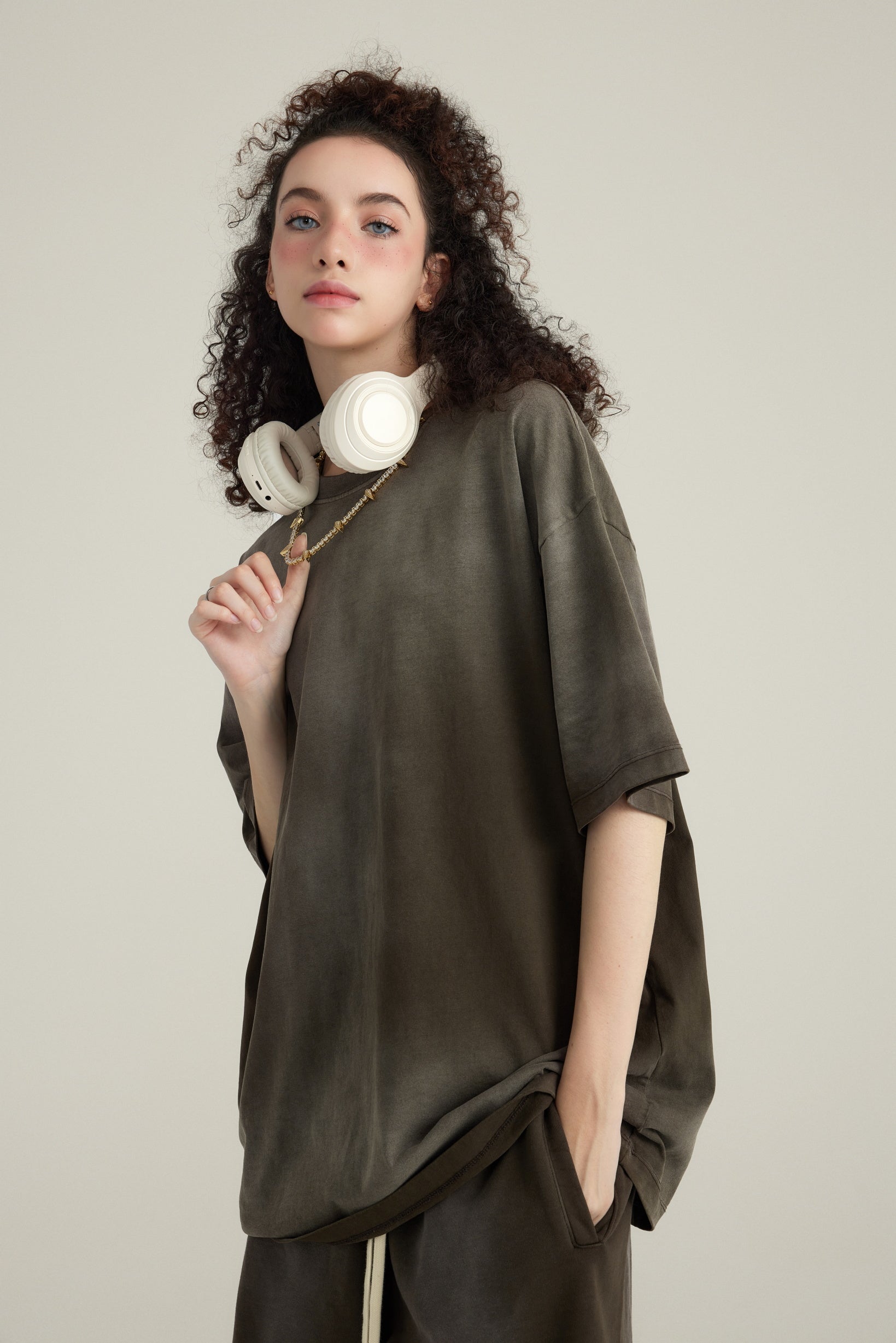 270GSM Women’s Water-Wash PP-Sprayed Monkey Wash Crew Neck T-shirt  Brown