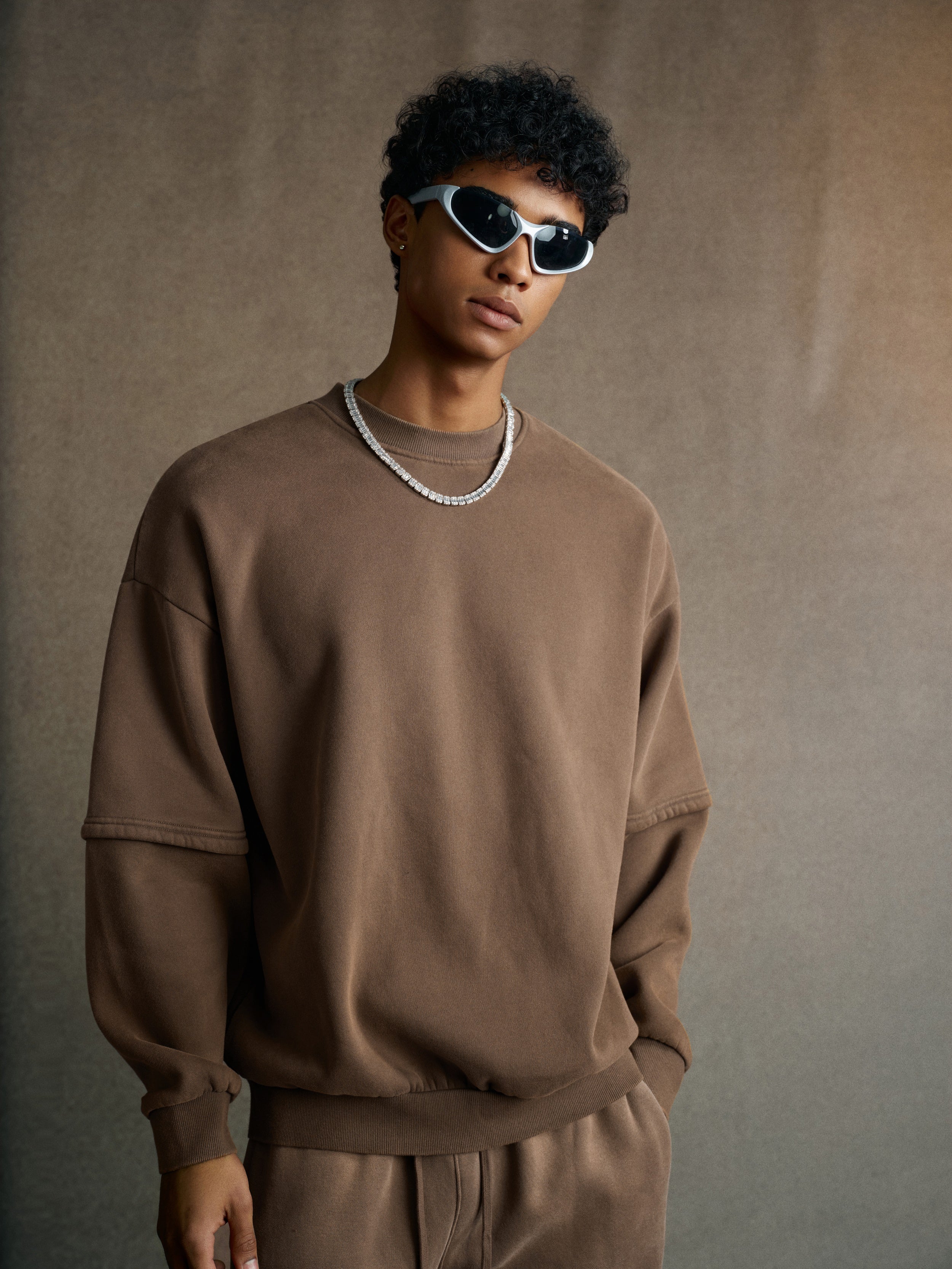 360GSM Unisex Faux-Two-Piece Distressed Snow-Wash Fleece-Lined Crew Neck Sweatshirt Dark brown