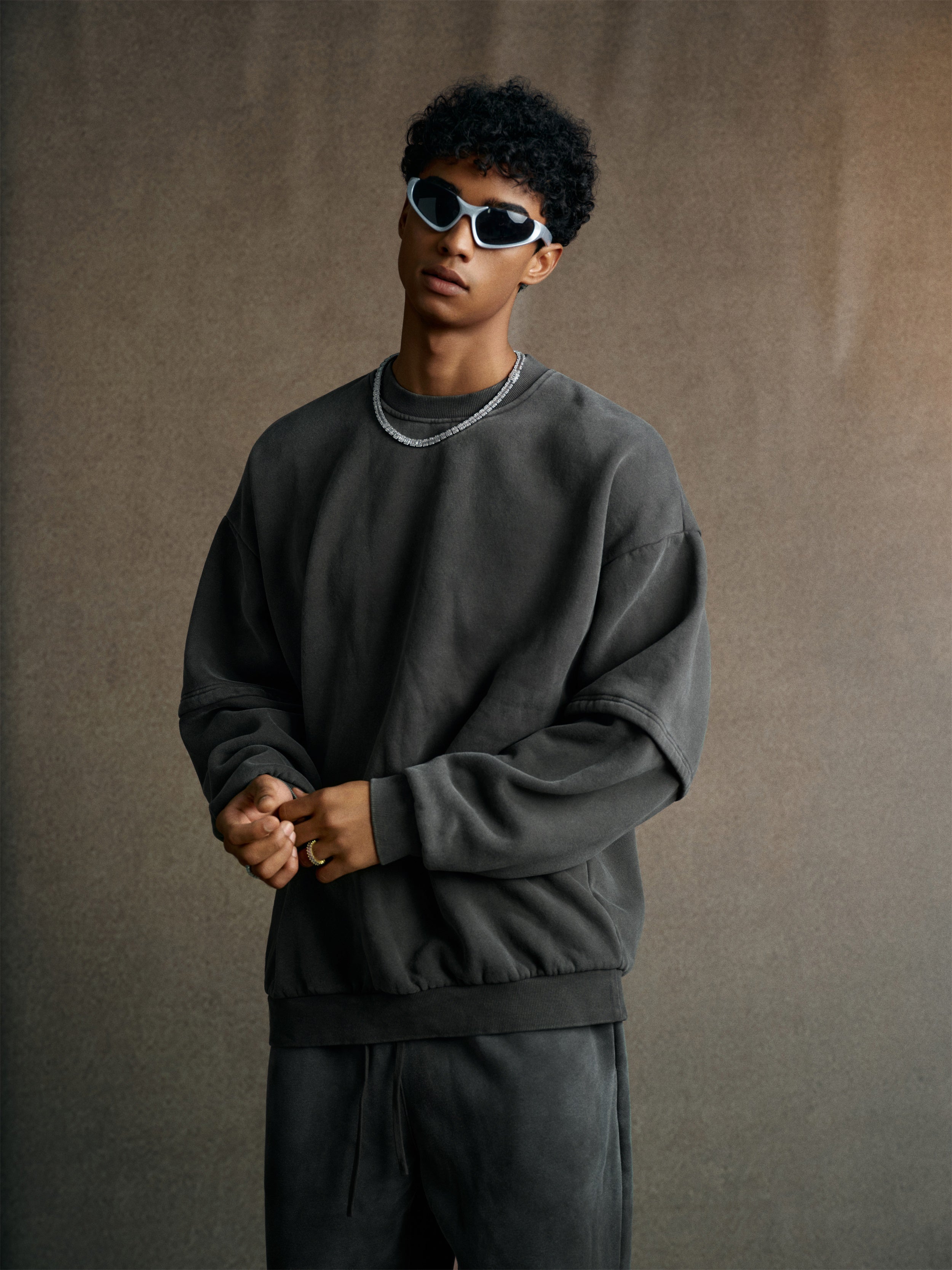 360GSM Unisex Faux-Two-Piece Distressed Snow-Wash Fleece-Lined Crew Neck Sweatshirt Dark gray
