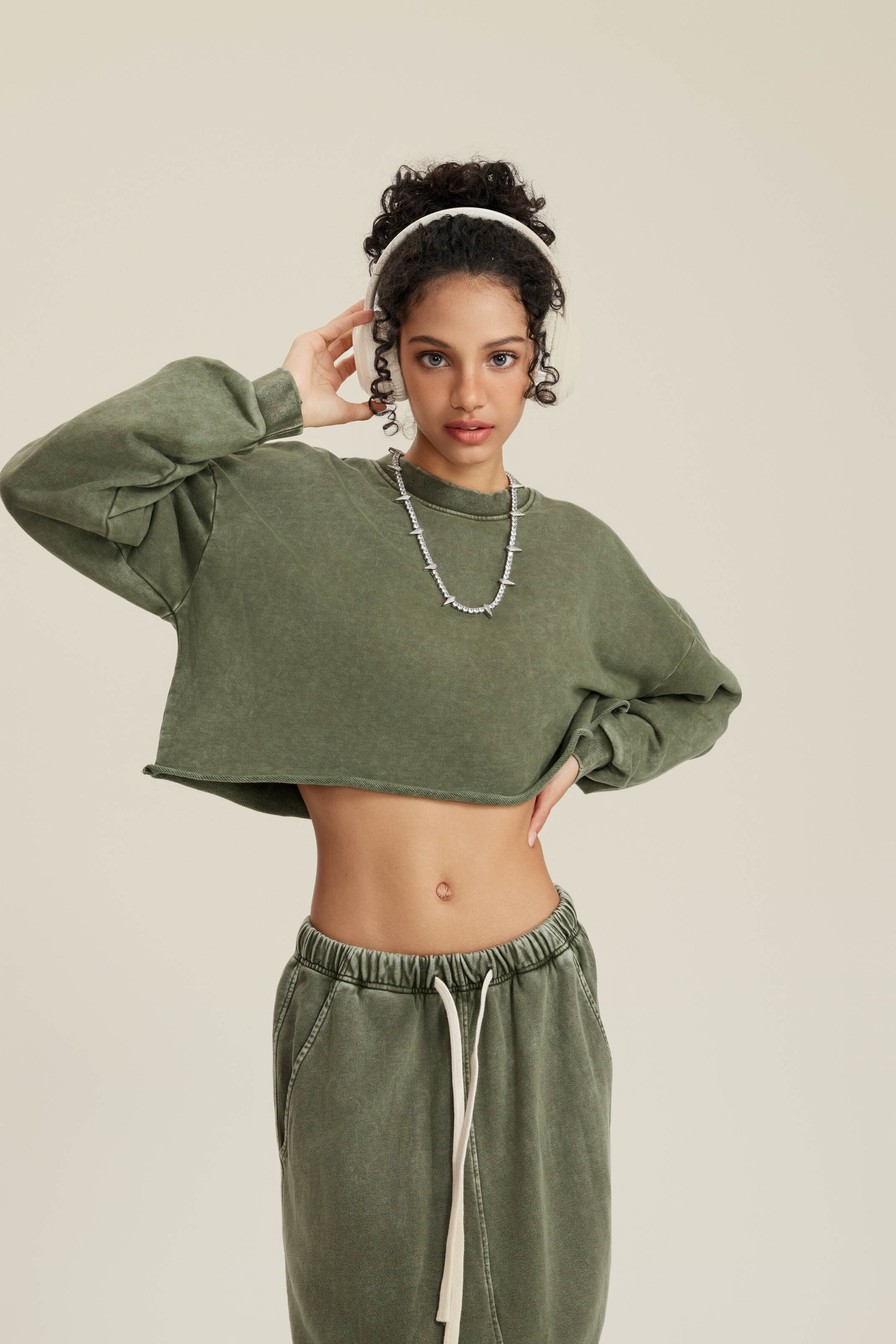 380GSM Women’s Heavyweight Distressed Snow-Wash Raw-Hem Cropped Long sleeve Olive green